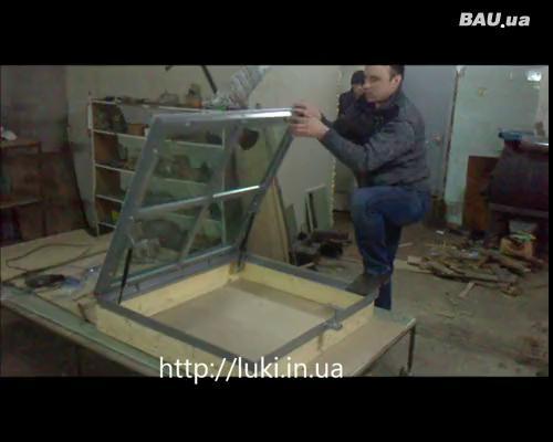 Напольный люк со стеклянной створкой на газовых лифтах Напольный люк со стеклянной створкой на газовых лифтах